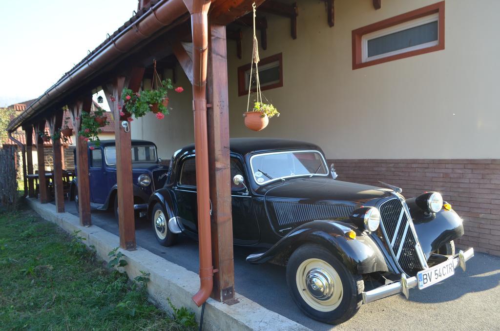 Vila Old Cars Cristian  Exterior photo